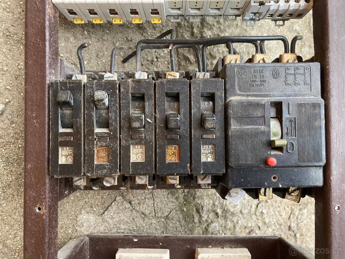 Elektrický rozvaděč, jističe, elektroinstalace za 500 kč - 10