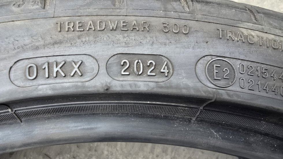 Letní pneumatika 255/35/19 Michelin - 10