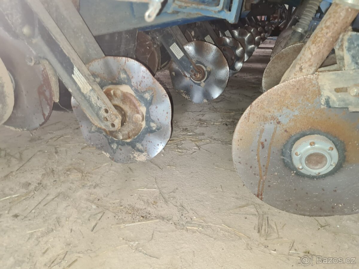 Secí stroj Kinze 3000 8 řádků - 10