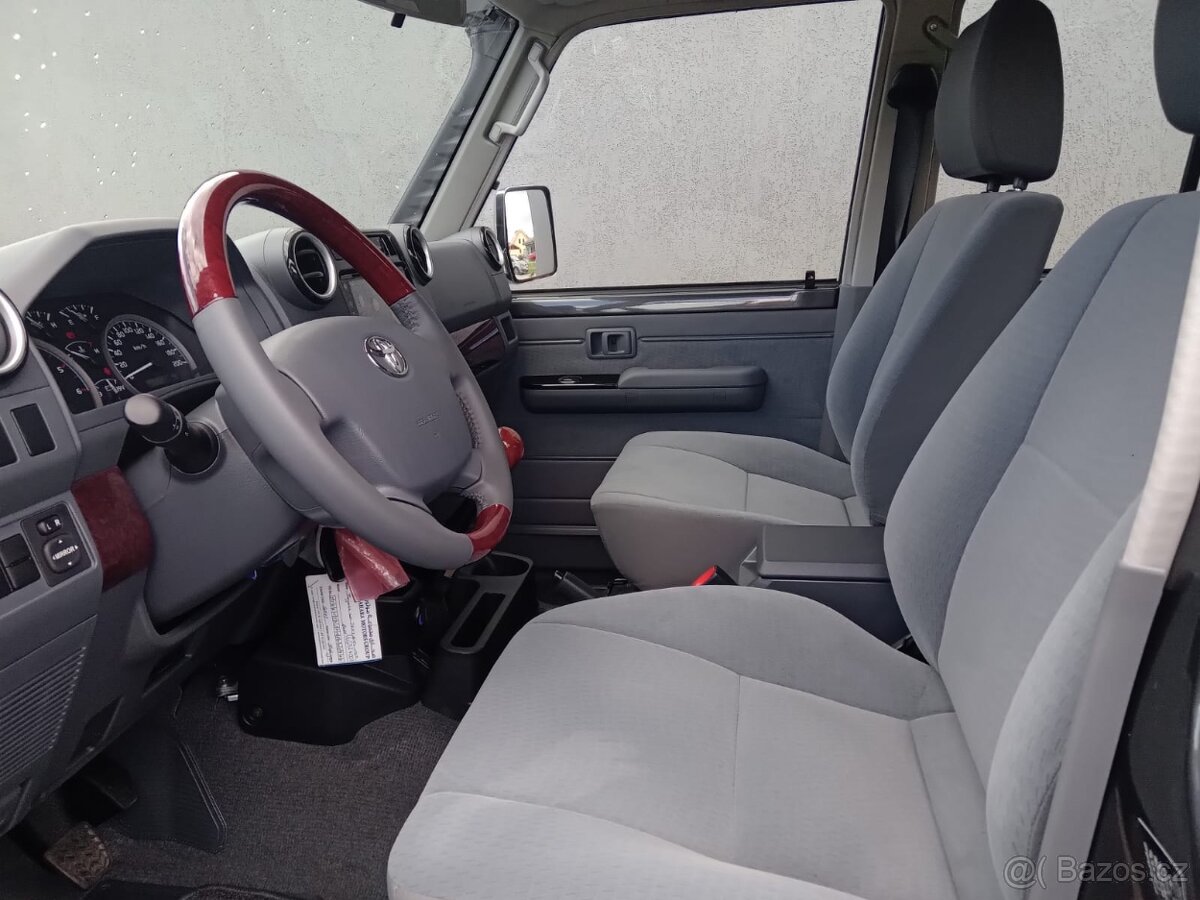 Land Cruiser HZJ 76 4,5TD V8, 205 PS, NAVIGACE, MAX.Výbava - 10