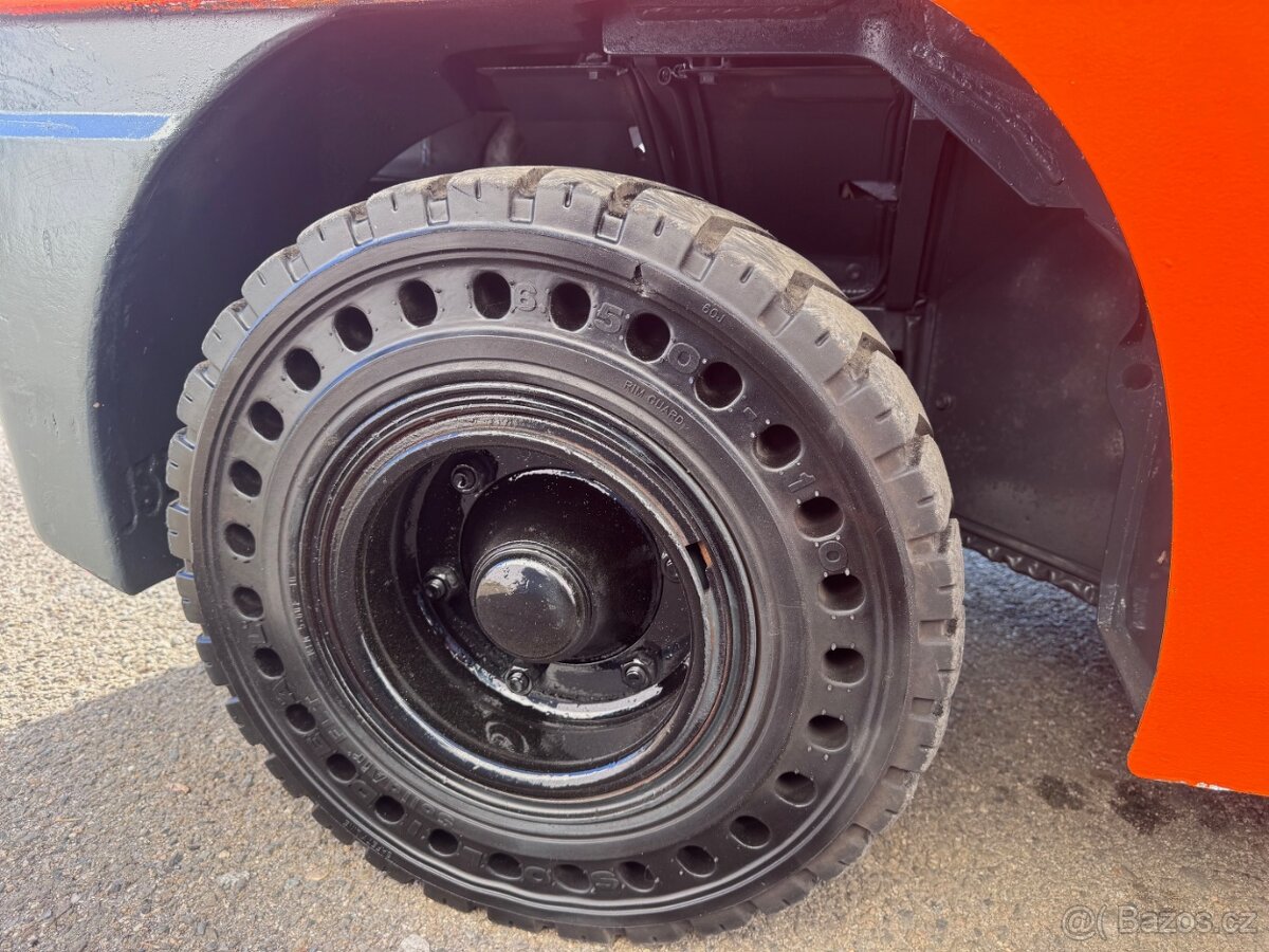 Vysokozdvižný vozík VZV Toyota 3,5t kabina LPG 4,5m - 10