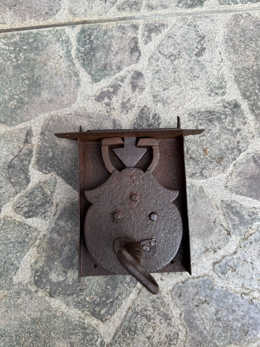 Starožitný zámek asi k truhle - 10