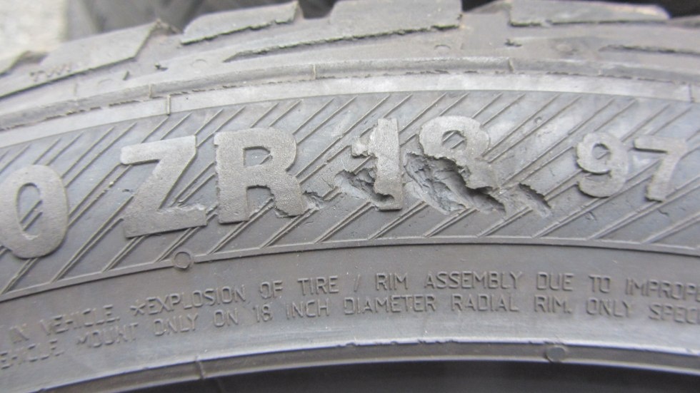 Letní pneu 245/40/18 Barum - 10