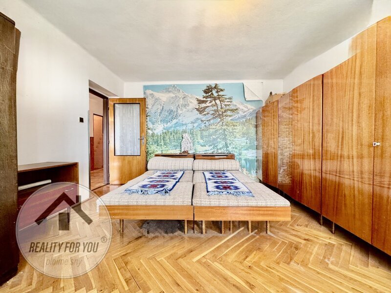 Prodej prostorného řadového domu s dispozicí 5+2 v Rovensko - 10