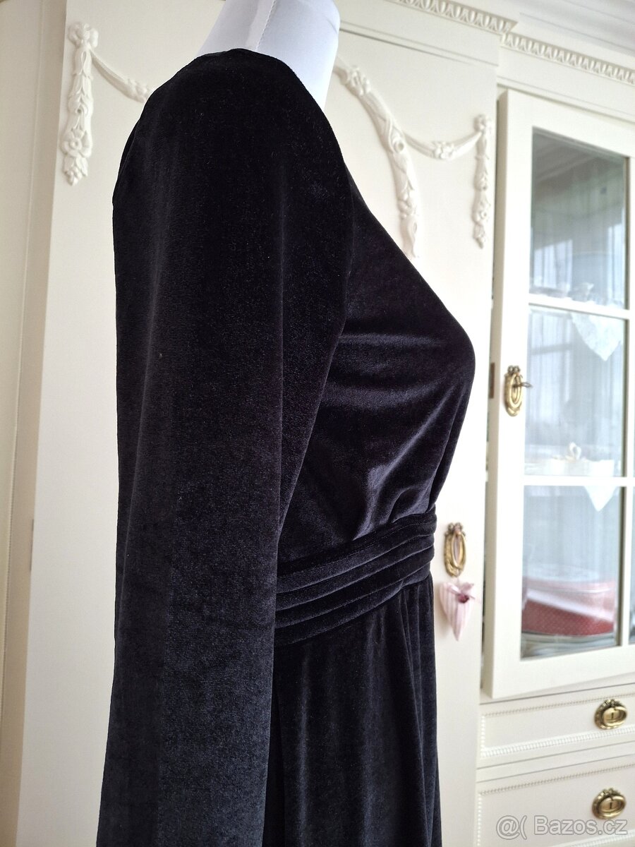 Nové s visačkou černé pružné sametové šaty Reserved M midi - 10