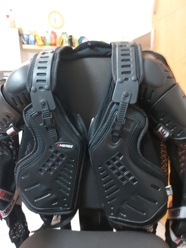 chránič těla značky EMERZE - 10