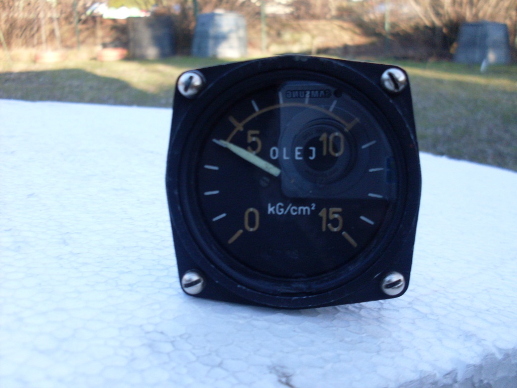 Prodám budík teploměru a tlaku oleje - 10