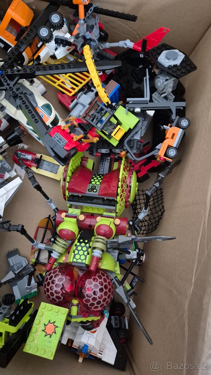 5,5 kg LEGO, celé sety - 10