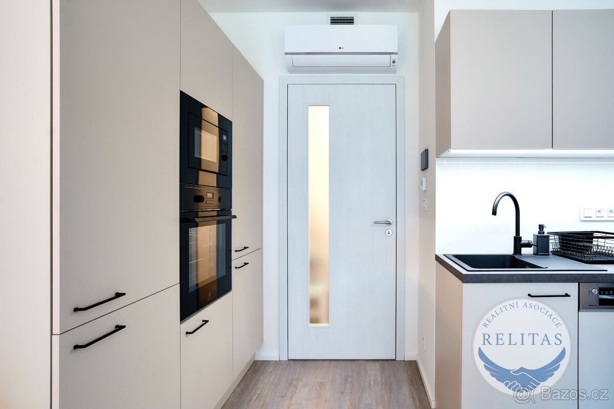 Pronájem nového klimatizovaného bytu 1+kk 36 m² + 6 m² teras - 10