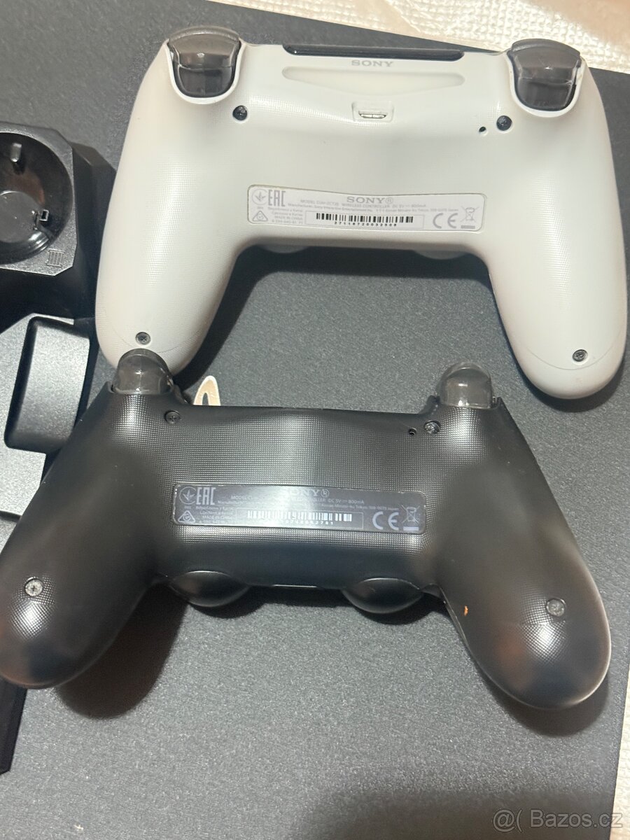 PlayStation 4 Pro 1TB + 2 ovladače + nabíjecí stanice – TOP - 10