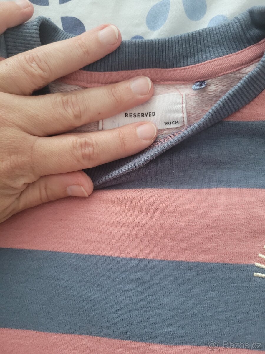 Svetr, mikiny a zimní čepici pro kluka v.134 -140 - 10