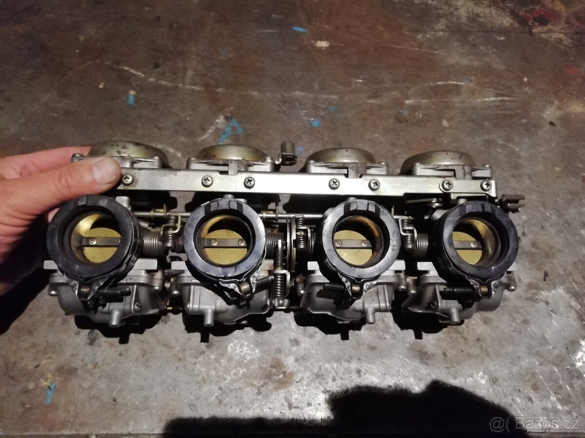 karburace FZ750 - 10