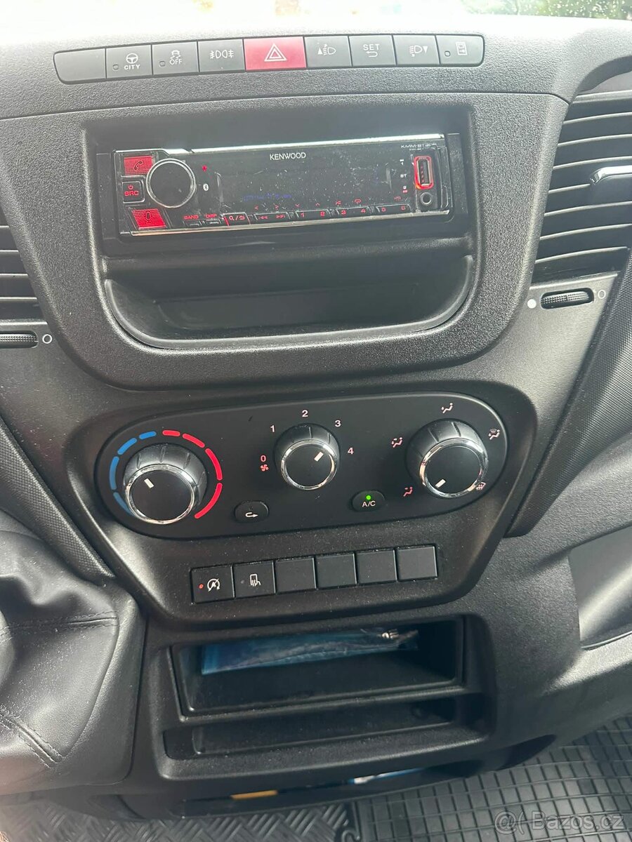 Prodám Iveco Daily 35S16, 2,3 L, rok 2021 - 10
