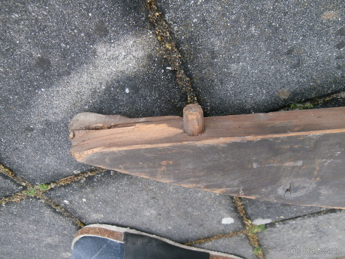 Starožitná dřevěná nástavba lišta vyřezávaná za 600 kč - 10