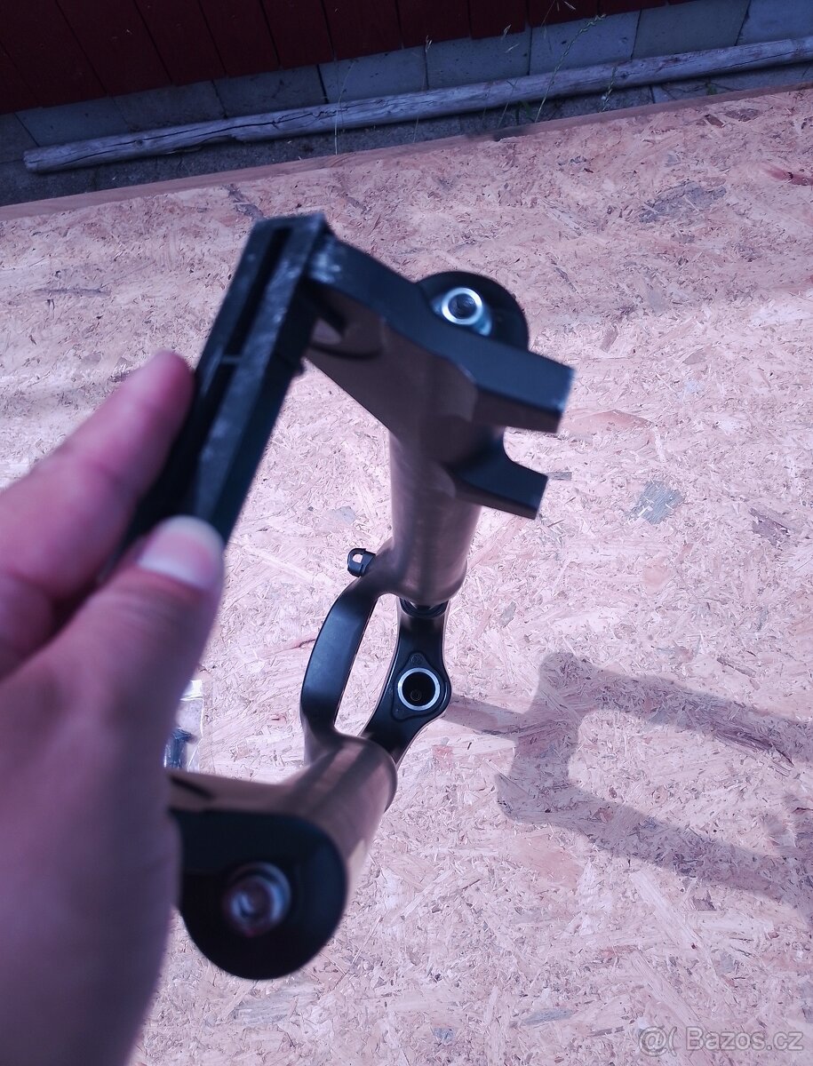 Odpružená vidlice SR Suntour XCM30, 29" - 10