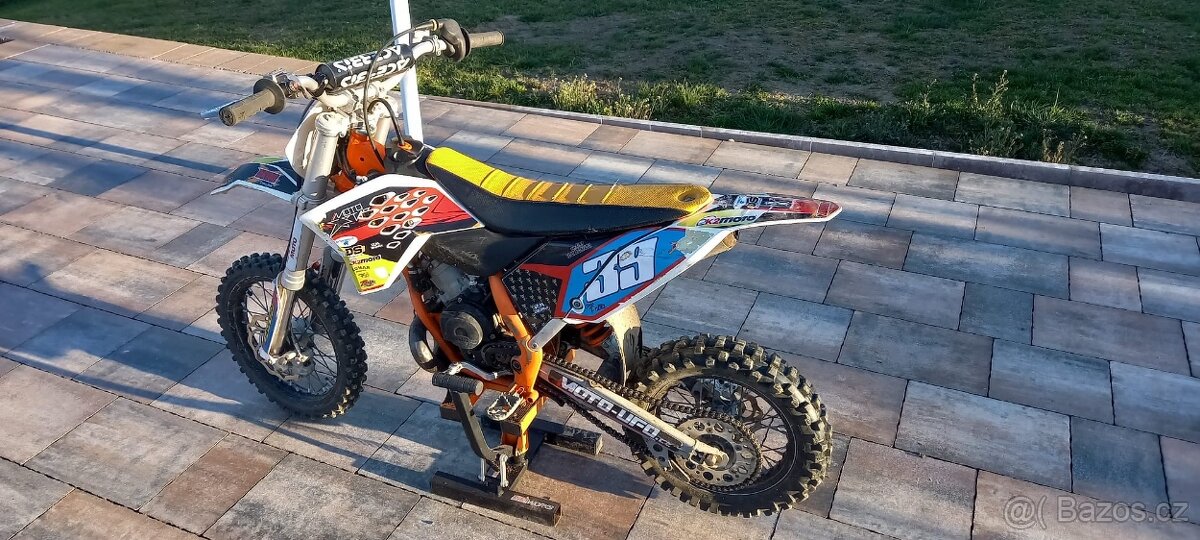 KTM 65 + náhradní díly + oblečení - 10