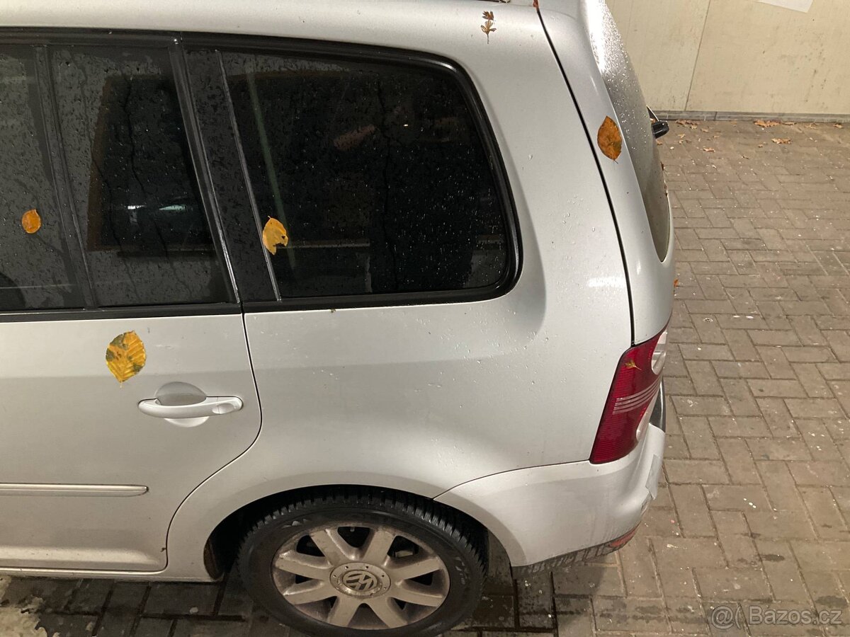 VW Touran 2.0TDI 103kW Highline 7.míst,bez koroze,tažné - 10