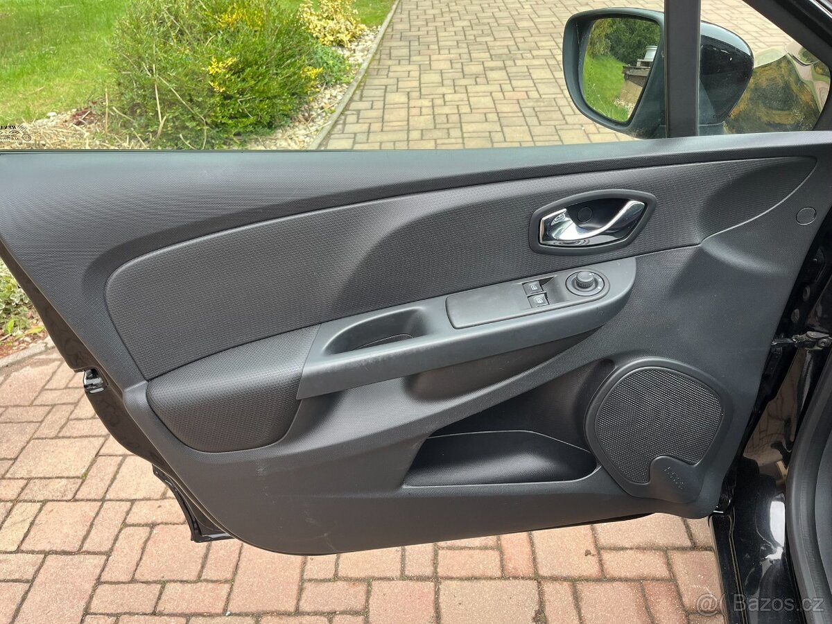 Renault Clio 0.9 TCe 66kW Navi Tempomat Serviska - 10