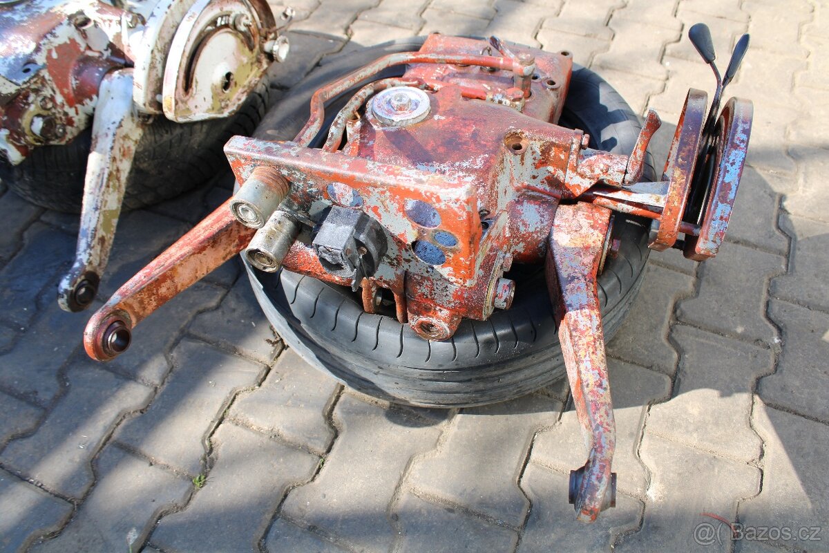 Zetor 6911 7011 a podobné víko hydrauliky - 10