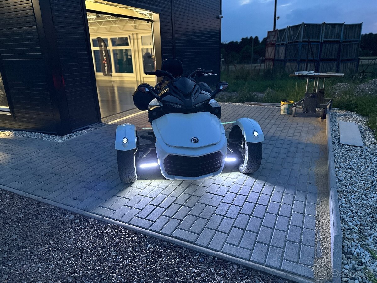 Can-am Spyder 1330 F3 SM6 MY2015 - 10