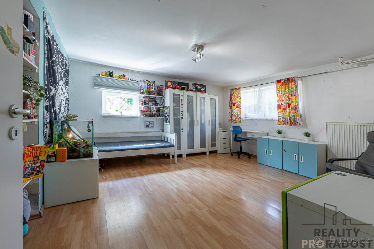 Rodinný dům 7+2, pozemek 573m2 - 10