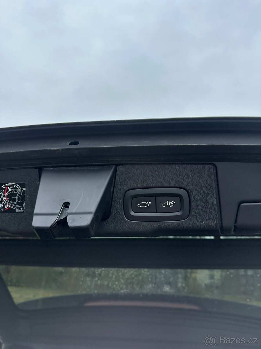 Na prodej Volvo XC60 2019 T5 Momentum 184 kW - 10