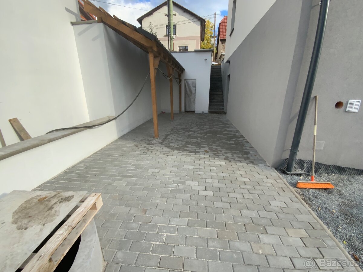 STAVÍME A REKONSTRUUJEME BYTU A KOUPELNY, PLOTU, BAZÉNY - 10