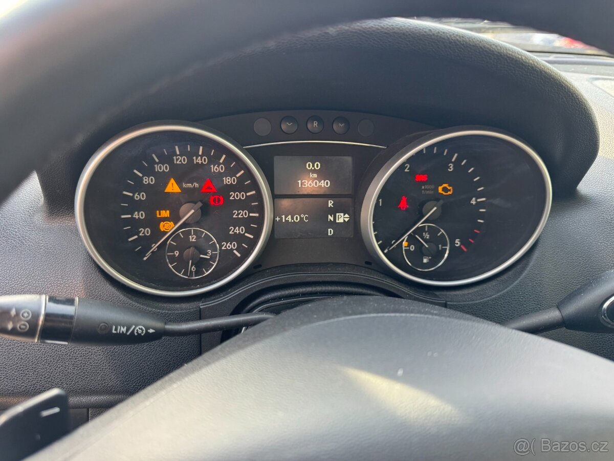 Mercedes-Benz ML 300 CDI 7G 136t km 4-Matic r.2010 - 10