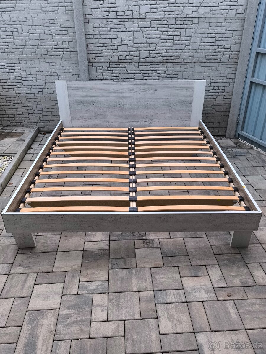 Prodám manželskou postel 180cm x 200cm - 10