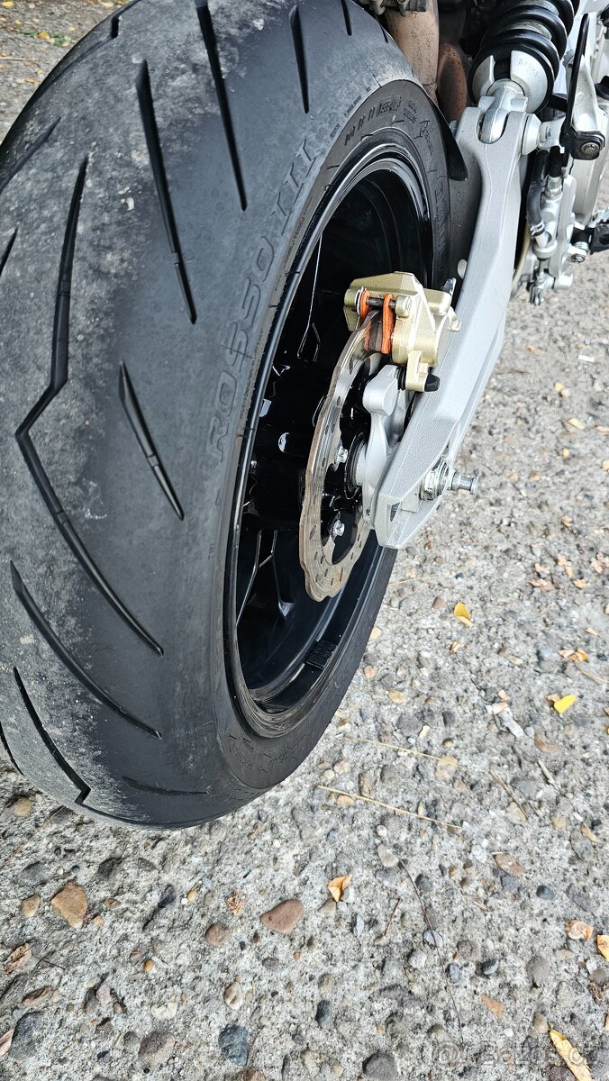 Aprilia Dorsoduro 750 r.v. 2010 - 10