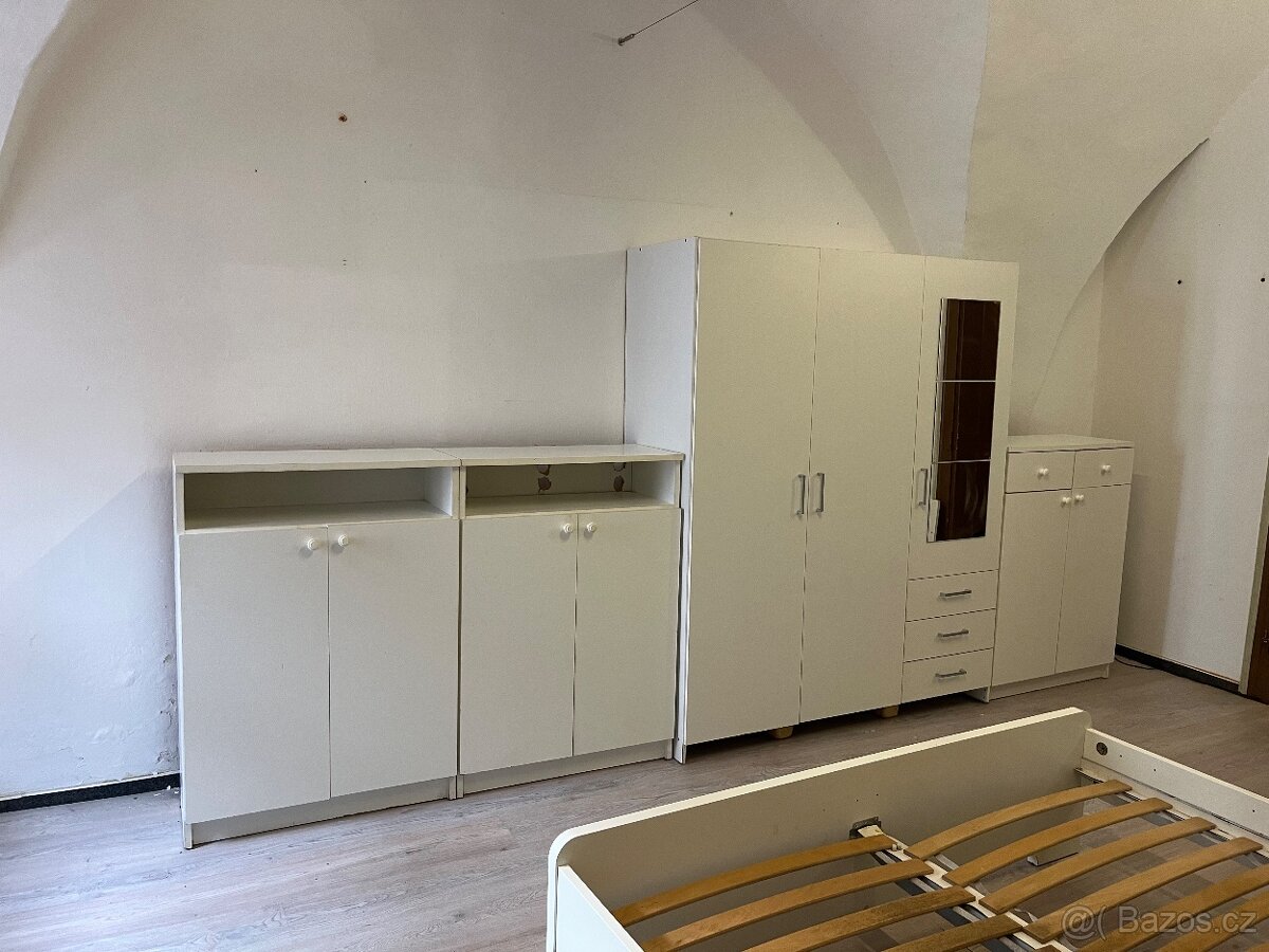 skříně a další nábytek a vybavení - 10