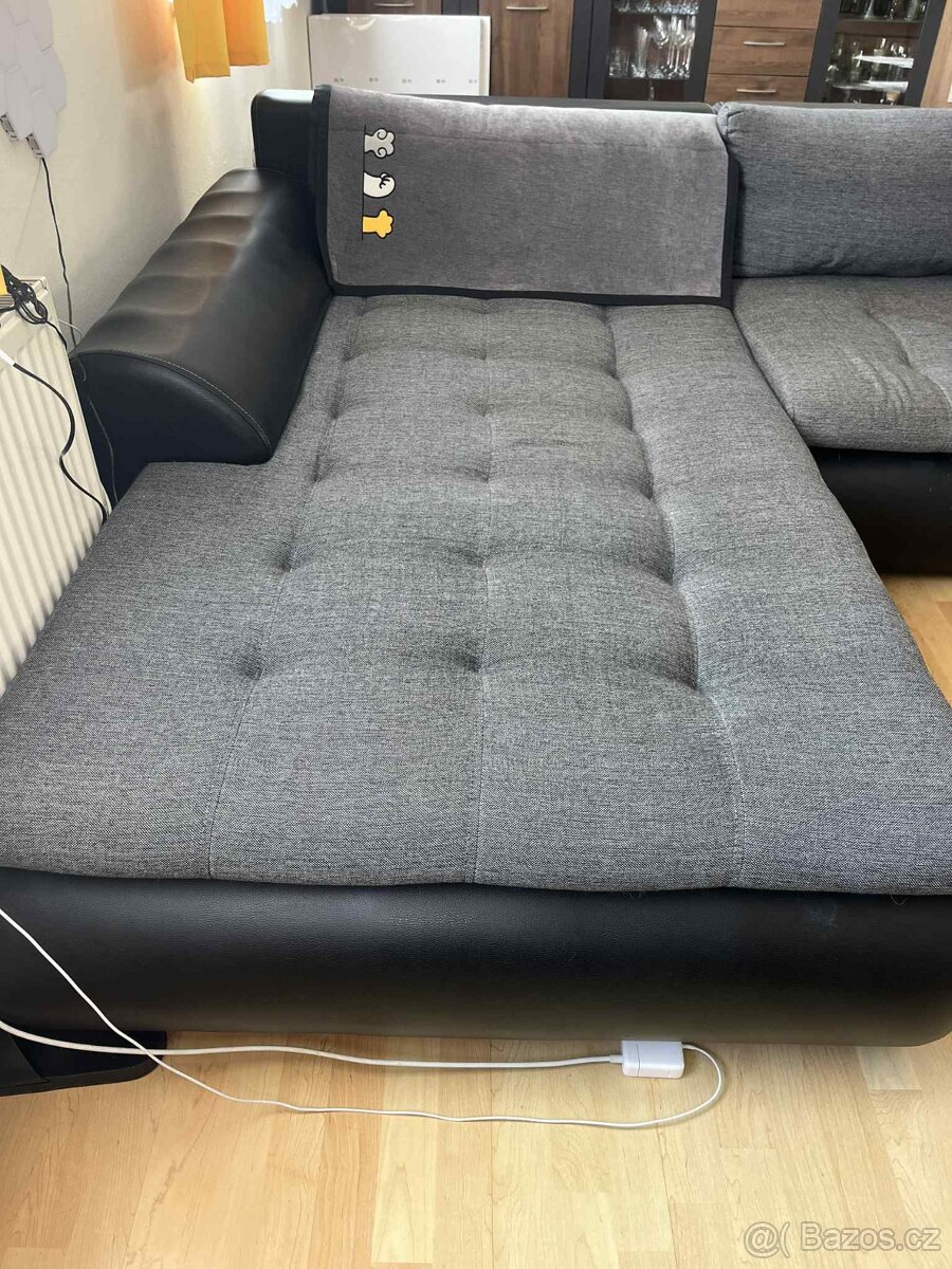 Velká rozkládací sedačka v pěkném stavu - 10
