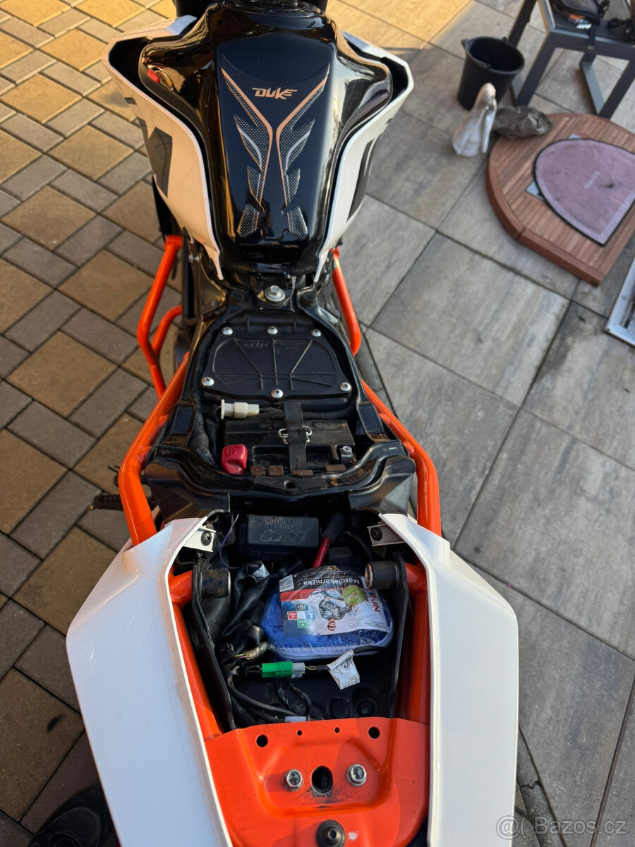 KTM Duke 125, 33tkm, rok 2017 - 10