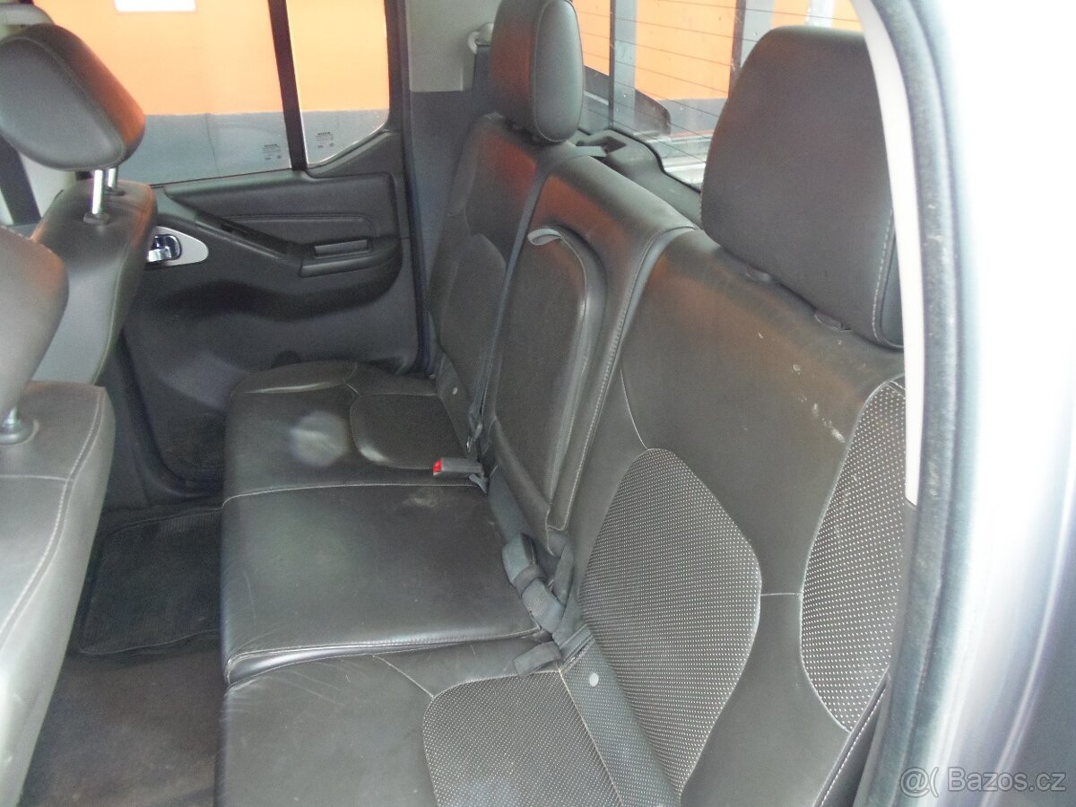 Nissan Navara 3.0 D Double-cab 4x4 tažné 3T - 10