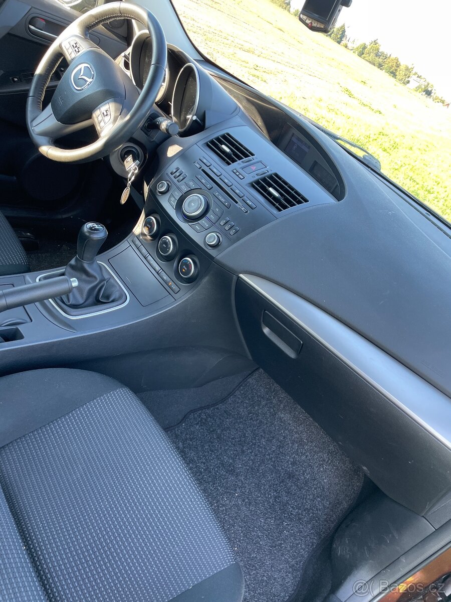 Mazda 3, 1.6, 77 kW, najeto 35 tis km, ČR, první majitel - 10