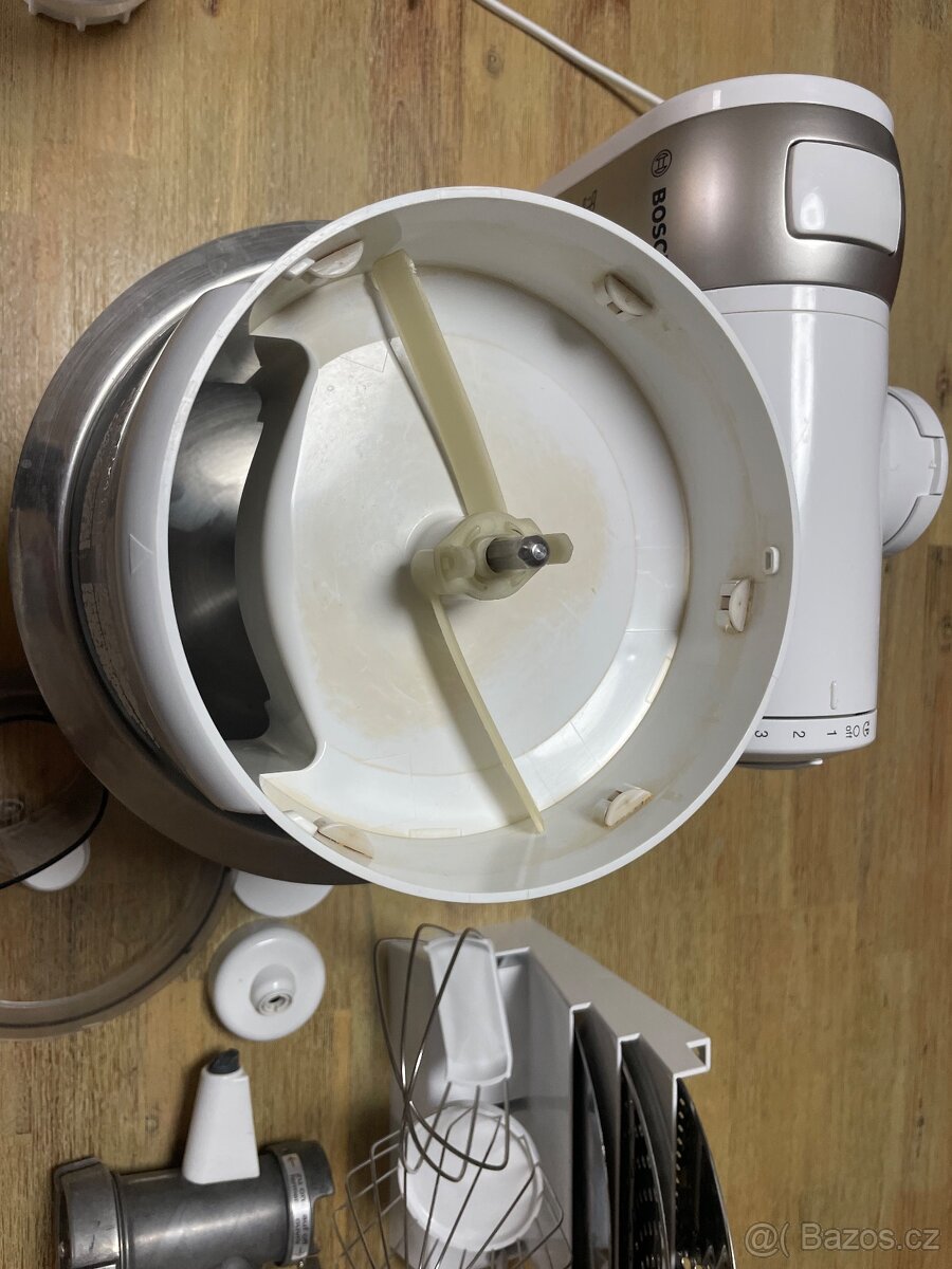 Kuchyňský robot Bosch MUM 4880 - 10