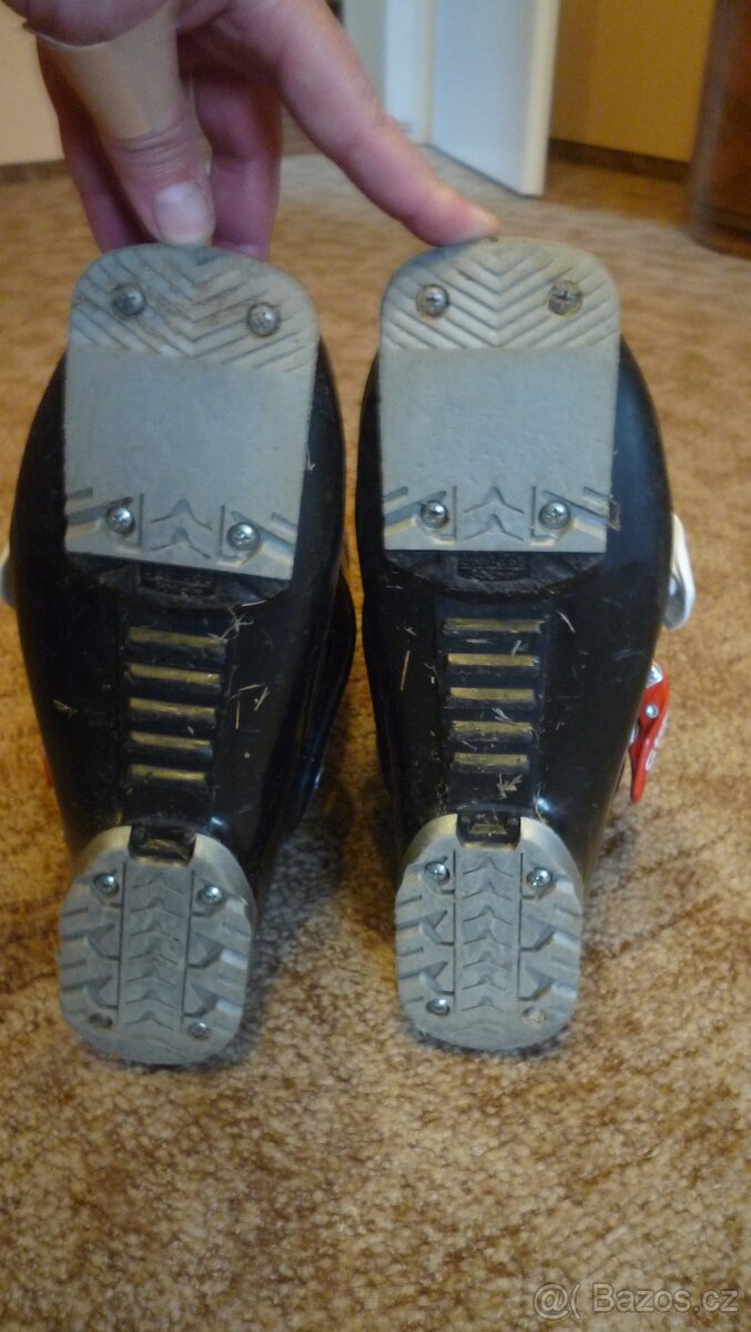 Dětské sjezdové (carvingové) lyže + hůlky + lyžáky - 10