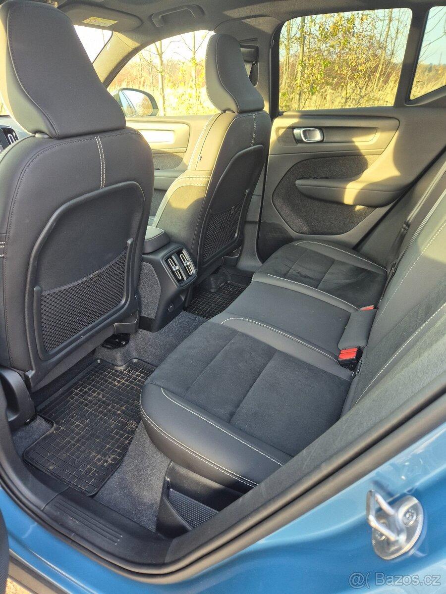 Volvo XC40 B3 mild hybrid 2023, ČR, záruka do 10/2027 - 10