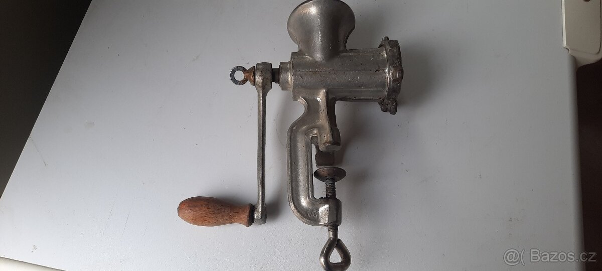 Mlýnky na maso vel.5,mlýnek na mák a odšťavňovač - 10