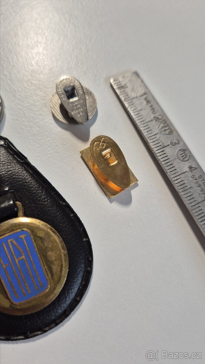 Original klíč Fiat 600 s klíčenkou a 2 odznaky - 10