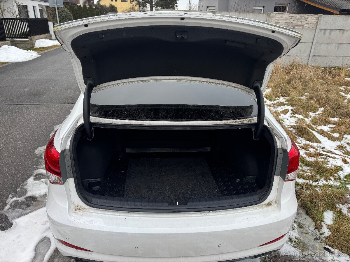 Hyundai i40 TOP VÝBAVA - 10