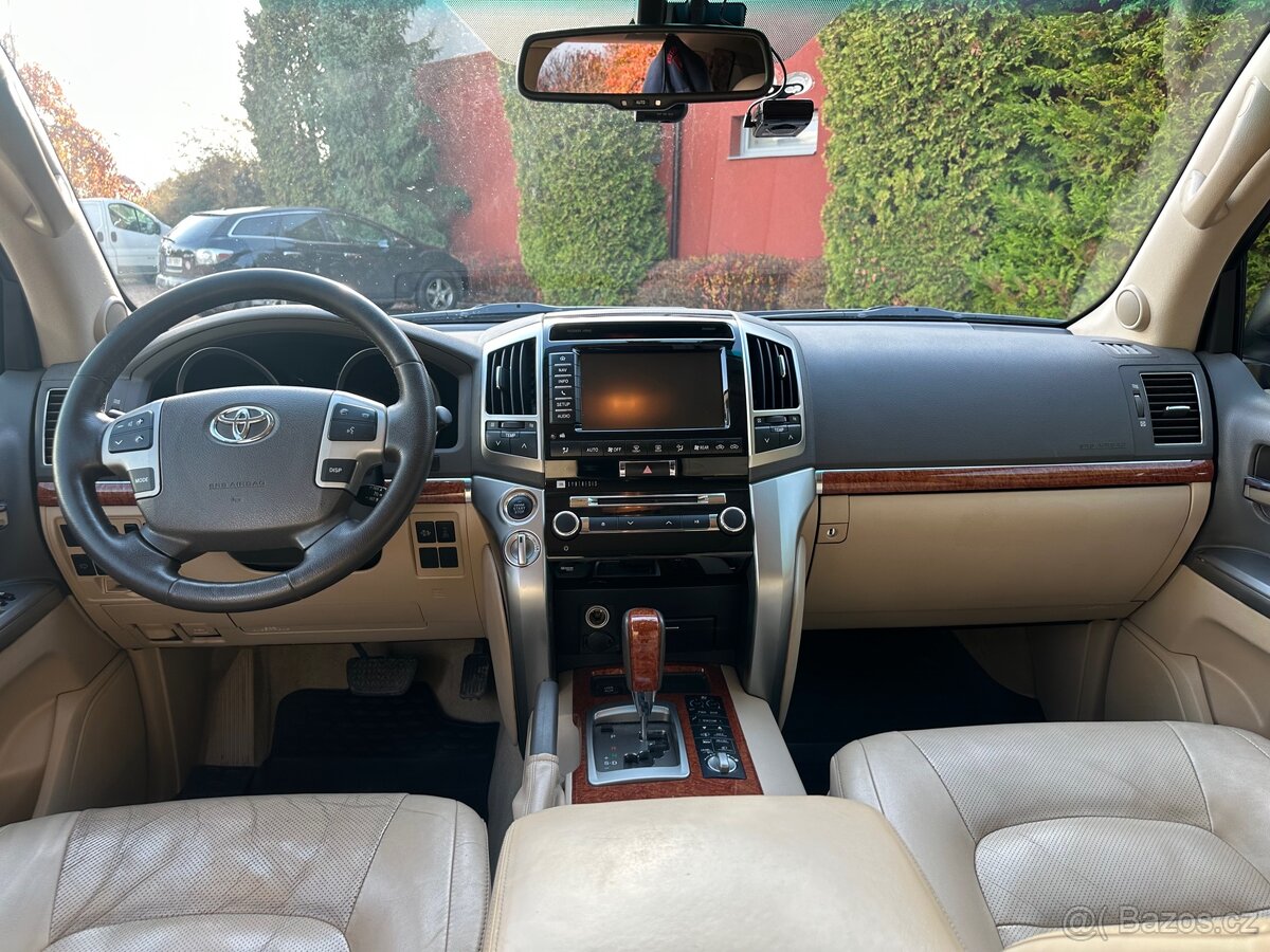 Toyota Land Cruiser 200 4.5D-4D V8 Luxury 7mist - 10