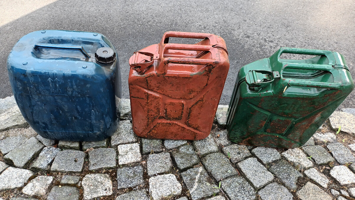 BARELY ,kanystry plech i plast , soudek - 10