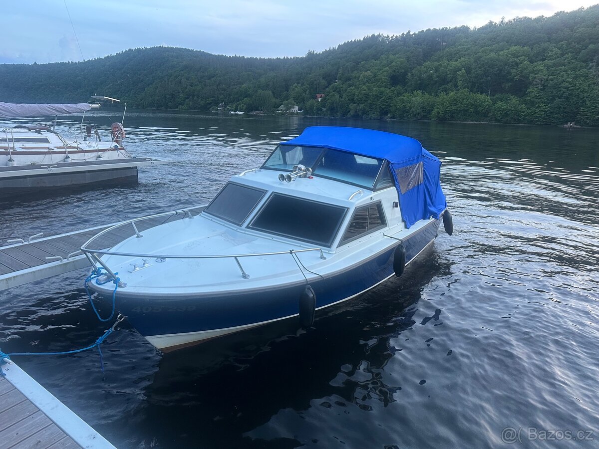 PRODÁM KAJUTOVOU LOĎ SWAYZER SAPHIR 650 CUP - 10