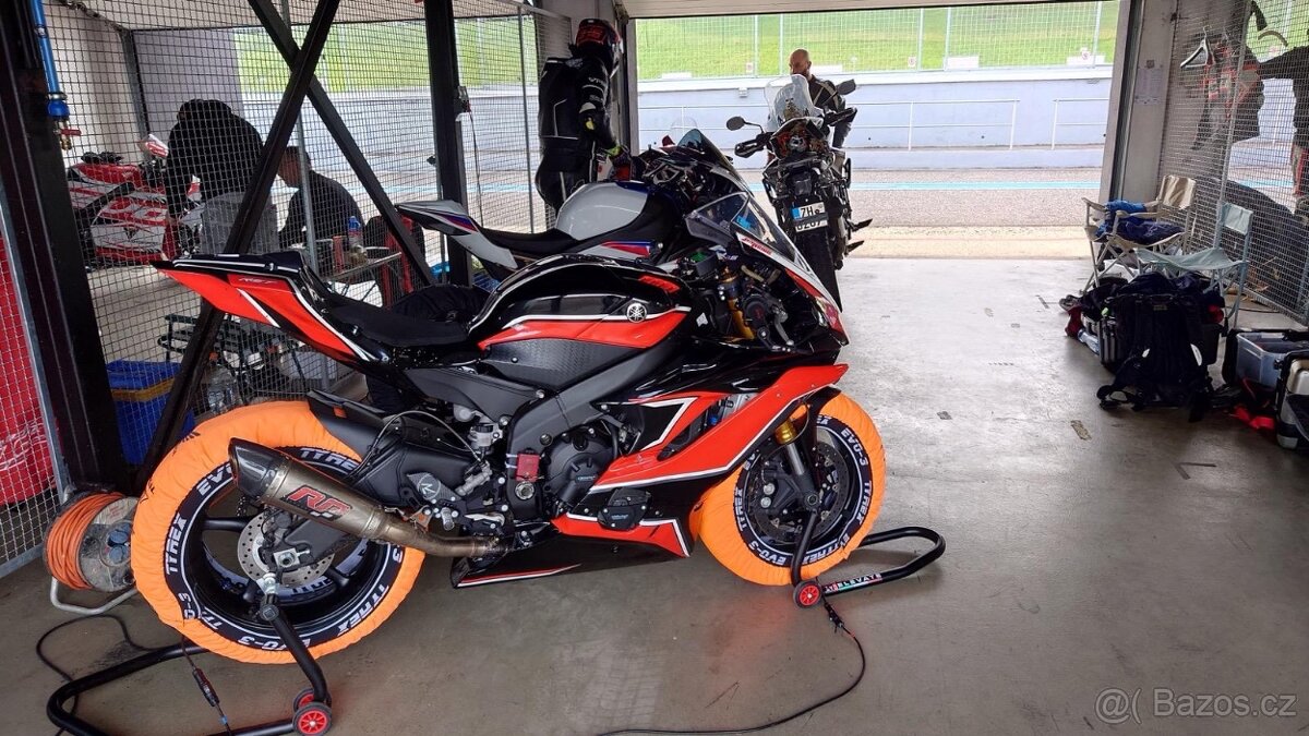 Yamaha R6 rok 2024 - 10