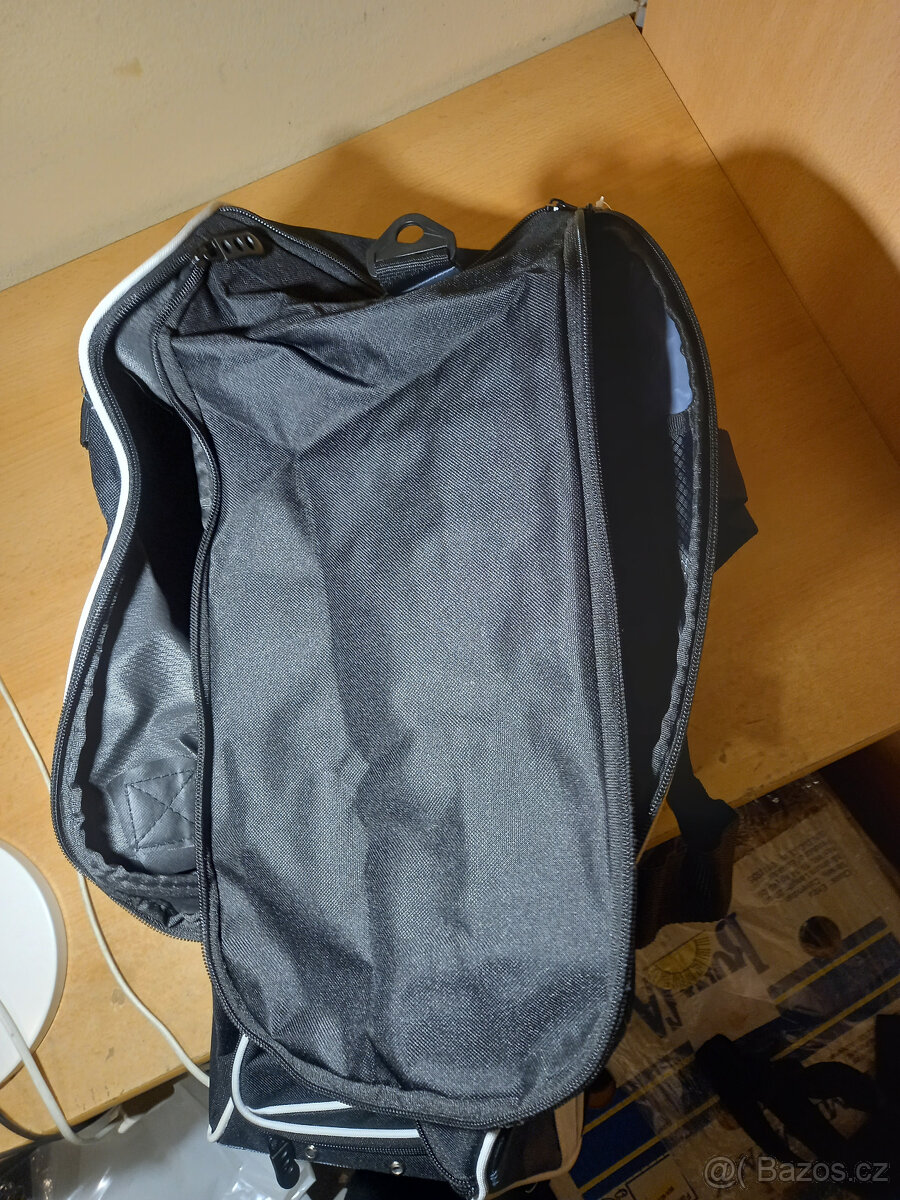 taška sportovní 60cm x 30cm x 24cm nová - 10
