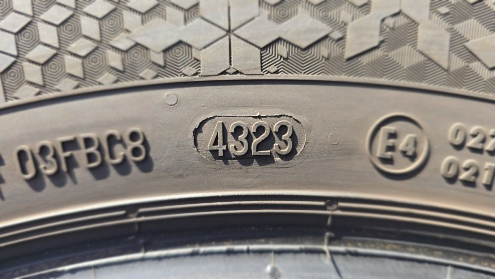 Zimní pneu 205/60/16 Continental - 10