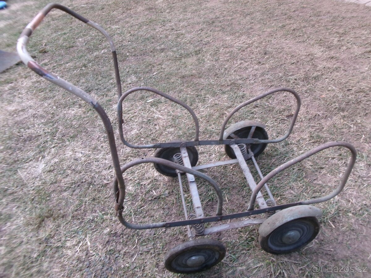 prodám starý kočárek zn.LIBERTA Mělník a další..... Starý dě - 10
