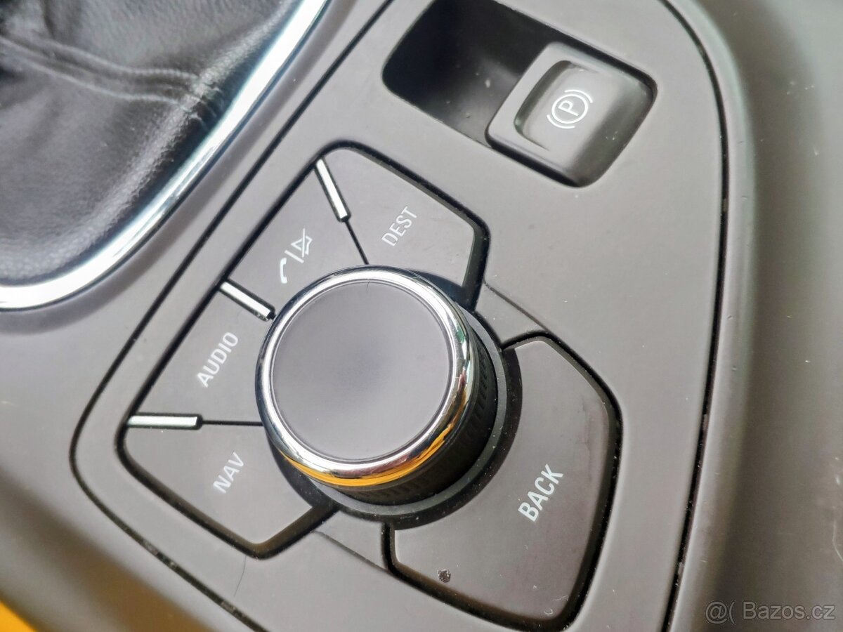 Opel Insignia 2.0 CDTi 118 kW, SVĚTLÝ INTERIÉR - 10