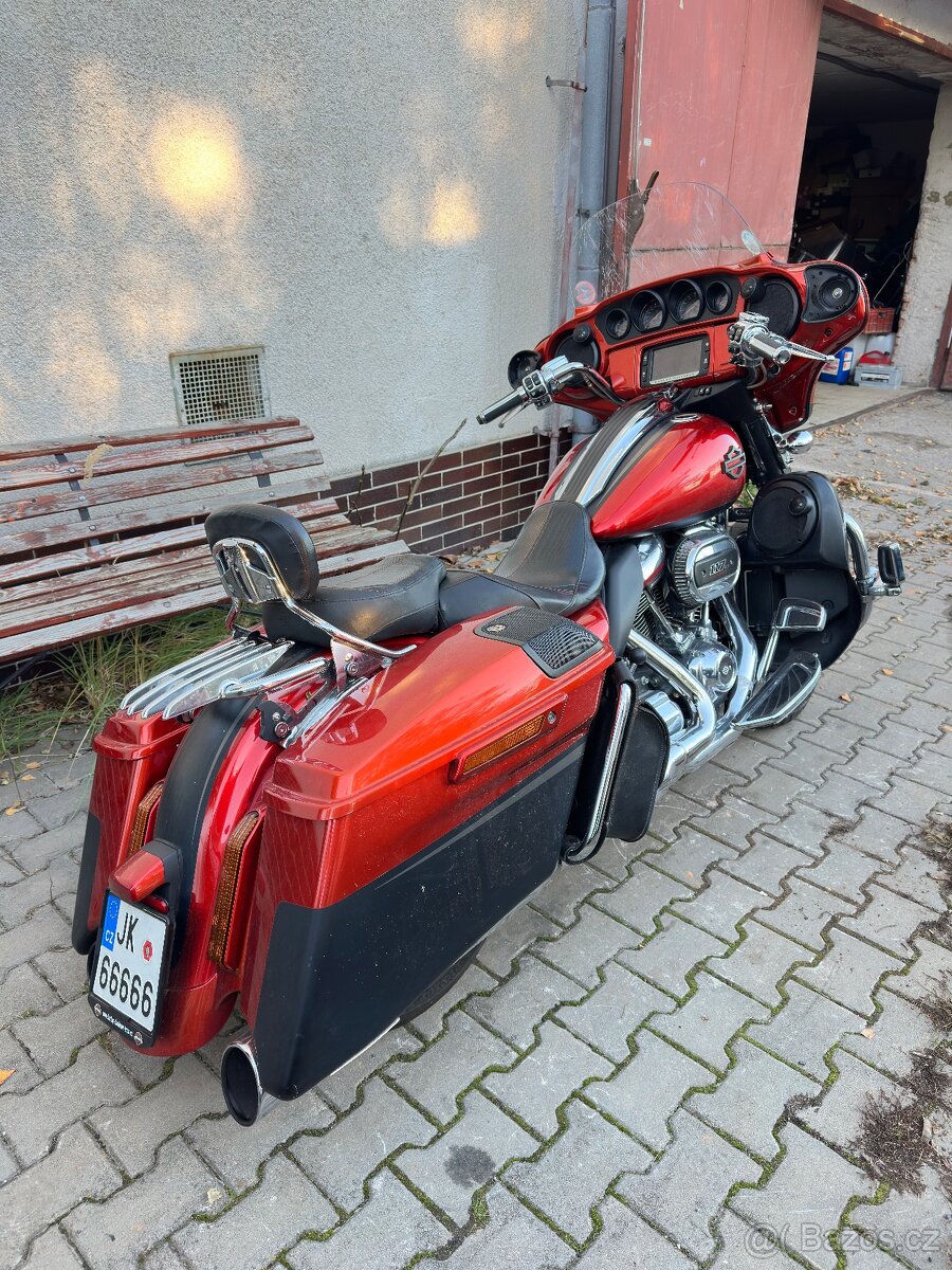 Harley Davidson street glide CVO - 10